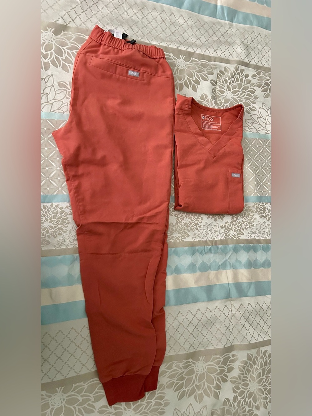 FIGS scrubs set Men's Medium Leon and Tansen Jogger Pants